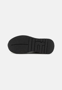 Replay MENNET STONE - Trainers - black