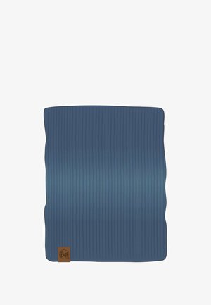 Cuello azul Buff con una textura acanalada. Presenta una etiqueta en la esquina inferior. Diseño de tela suave, adecuado para diversas actividades al aire libre.