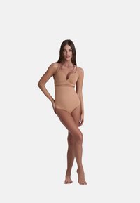 Nude badpak met een aansluitend, soepel ontwerp. Beschikt over een V-hals en verstelbare banden. De stof lijkt rekbaar en naadloos te zijn.