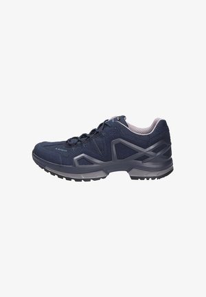 Chaussure de randonnée navy avec une tige en tissu texturé, des accents synthétiques gris, un système de laçage et une semelle extérieure en caoutchouc noir robuste pour une bonne adhérence.