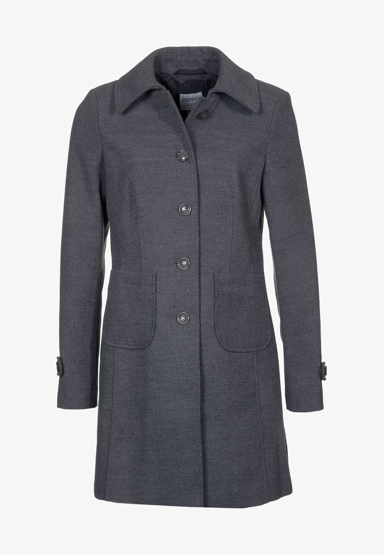 Cappotto grigio in lana con un design strutturato, chiusura con bottoni e due tasche anteriori. Presenta un colletto e dei dettagli sui polsini per un tocco in più.