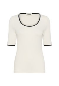 Top alb cu mâneci scurte și decolteu rotund, având margini negre la gât și la mâneci, confecționat dintr-o țesătură netedă și elastică.