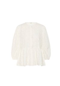 Blusa bianca con texture floreale, scollatura rotonda, chiusura a bottoni e maniche a sbuffo. Il tessuto sembra leggero e semi-trasparente.