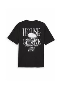 Juodas medvilnės marškinėliai su grafiniu atvaizdu, kurioje pavaizduotas garso plokštelės grotuvai ir stilizuoti užrašai: „HOUSE of GROOVE“ ir „Jauskite ritmą“. Trumpomis rankovėmis.