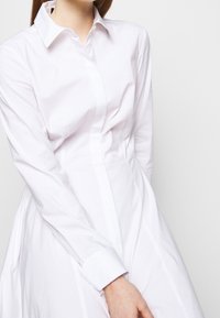 Steffen Schraut Skjortklänning - white