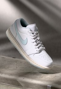 Jordan AIR JORDAN 1 LOW - Baskets basses - sail/igloo