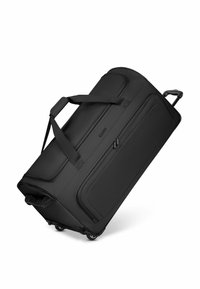 Bolsa de lona negra con tejido resistente, asas superiores dobles, ruedas que giran suavemente y un bolsillo frontal con cremallera para un almacenamiento adicional.