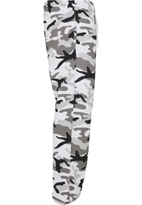 Camo-Jogginghosen in Grautönen und Schwarz, aus weichem Stoff gefertigt. Mit elastischem Bund, Kordelzug und Seitentaschen.