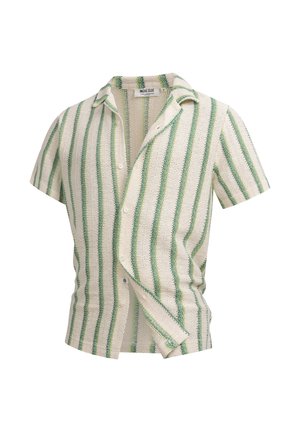 Korte mouw, gebreid textuurtshirt met groene en witte verticale strepen, open kraag en knoopsluiting aan de voorkant.