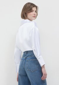 Thumbnail Image 3