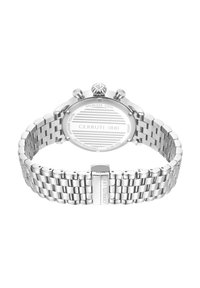 Silverfärgad klocka i rostfritt stål med en länkad armbandsrem, ett runt boett och en strukturerad krans. Graverad logotyp på baksidan med horisontella linjer.