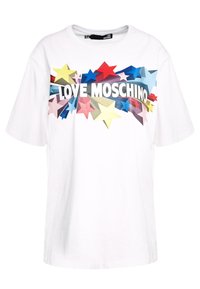 Bílá bavlněná tričko se barevným grafickým designem hvězd v červené, modré, žluté a růžové barvě, s nápisem "LOVE MOSCHINO" vytištěným tučnými černými písmeny.