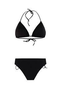 Bikini negro de dos piezas con top de triángulo que presenta cuello halter y ataduras en la espalda, y bragas a juego de corte alto con detalles de lazos laterales.