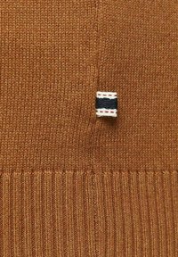 Jack & Jones JJEBASIC CREW NECK NOOS - Strickpullover - umber