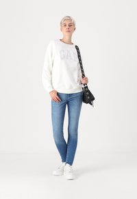 GAP HERITAGE CREW - Sportinis megztinis - white
