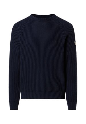 Dunkelblauer Strickpullover mit geripptem Muster, Rundhalsausschnitt und Raglanärmeln. Mit einem Logopatch auf dem linken Arm.