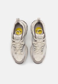 Buffalo TRAIL ONE - Sneakers basse - grey/cream