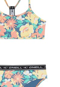 Conjunto de bikini floral. La parte superior presenta una base azul oscura con flores vibrantes en color naranja y amarillo, y una banda de cintura negra en la parte inferior.