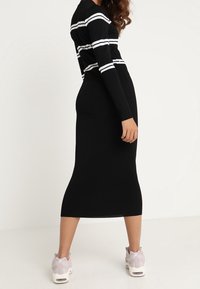 Envii Stickad klänning - black