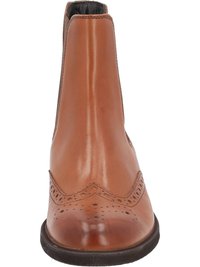 Hnědé kožené chelsea boty s hladkým povrchem, kulatou špičkou, dekorativním brogue zdobením a elastickými postranními panely. Plná černá podrážka.