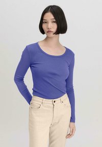 hessnatur SLIM - Langarmshirt - irisblau
