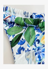 Selectat, blue white porcelain sardine print