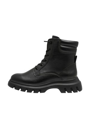 Bottes chelsea noires en cuir avec fermeture à lacets, col rembourré et semelle en caoutchouc épaisse dotée de profonds crampons pour une adhérence améliorée.