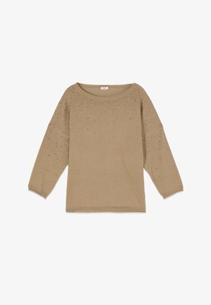 Maglione marrone chiaro a maniche lunghe con scollo rotondo, decorato con piccoli borchietti argentati sparsi sulle spalle e sulle parti superiori delle maniche.