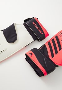 adidas Performance PREADATOR GOALKEEPER GLOVES TRAIN - Guanti da portiere - turbo/aurora black/turbo