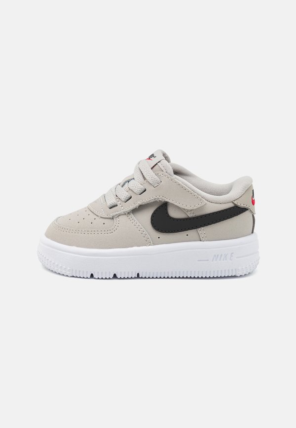 FORCE 1 EASYON LV8 UNISEX - Trainers