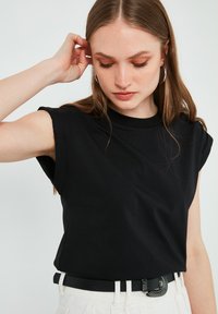 LELA - Basic T-shirt - black Thumbnail Image 1