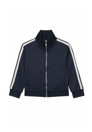 Tengerészkék cipzáras dzseki magas gallérral, fehér oldalsávokkal, bordázott mandzsettákkal és elülső zsebekkel. A mellrészen hímzett logó található.