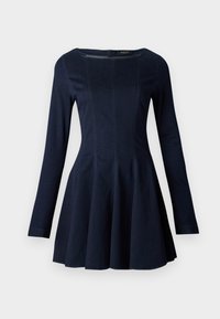 Navyblauwe denim jurk met lange mouwen, een aansluitend lijfje en een uitlopende rok, met subtiele naaddecoraties en een ronde halslijn.