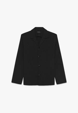 Črna dolga majica z dolgimi rokavi, z izrezanim ovratnikom, sprednjim žepom in zapenjanjem na šest gumbov. Izdelana iz gladkega blaga z nežno teksturo.