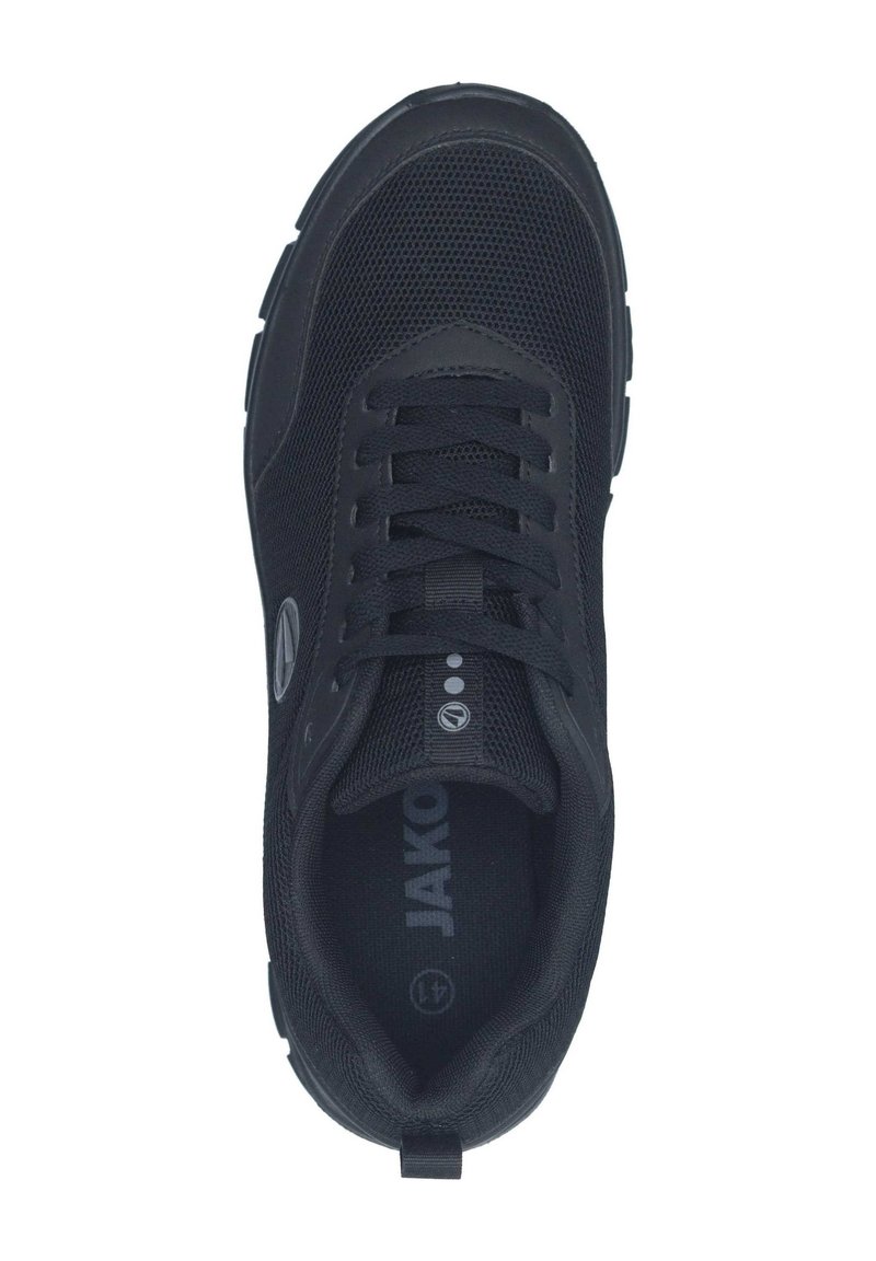 Zwarte sportieve schoen met bovenwerk van mesh, ronde neus en platte veters. Beschikt over een gevoerde kraag, logo en een gestructureerde zool voor grip.