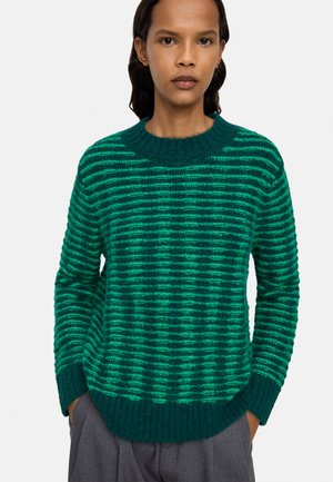 - Sweter