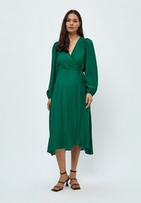 Desires ASTRA LONG SLEEVE MIDCALF - Denné šaty - simply green
