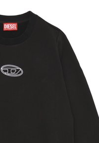Felpa nera con texture a coste, dotata di scollatura rotonda e logo ricamato bianco. L'etichetta recita "DIESEL PER UNA VITA DI SUCCESSO."