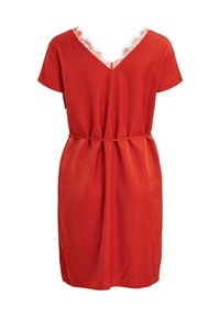 Robe rouge avec un col en V et des manches courtes. Ornée d'une bordure en dentelle au niveau du col et d'une taille cintrée. Tissu doux et lisse.