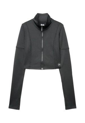 Giacca corta nera con zip, colletto alto, maniche lunghe e tessuto con trama. Presenta impunture a contrasto e un piccolo logo sulla manica.