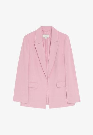 Różowy żakiet wykonany z gładkiego materiału, z klapami w kształcie litery V, dwoma przednimi kieszeniami oraz długimi, luźnymi rękawami o minimalistycznym wzornictwie.