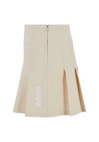 Jupe plissée beige à taille haute avec fermeture éclair devant, avec le texte blanc « OCEAN SPORT » en bas à gauche.