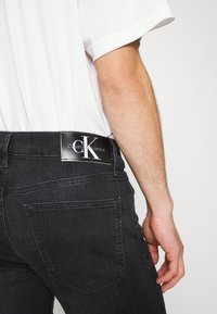 Calvin Klein Jeans Vaqueros pitillo - black denim
