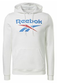 Hvit hettegenser laget av bomullsblanding. Har stor blå og rød Reebok-logo på fronten, kengurulomme og ribbede mansjetter.
