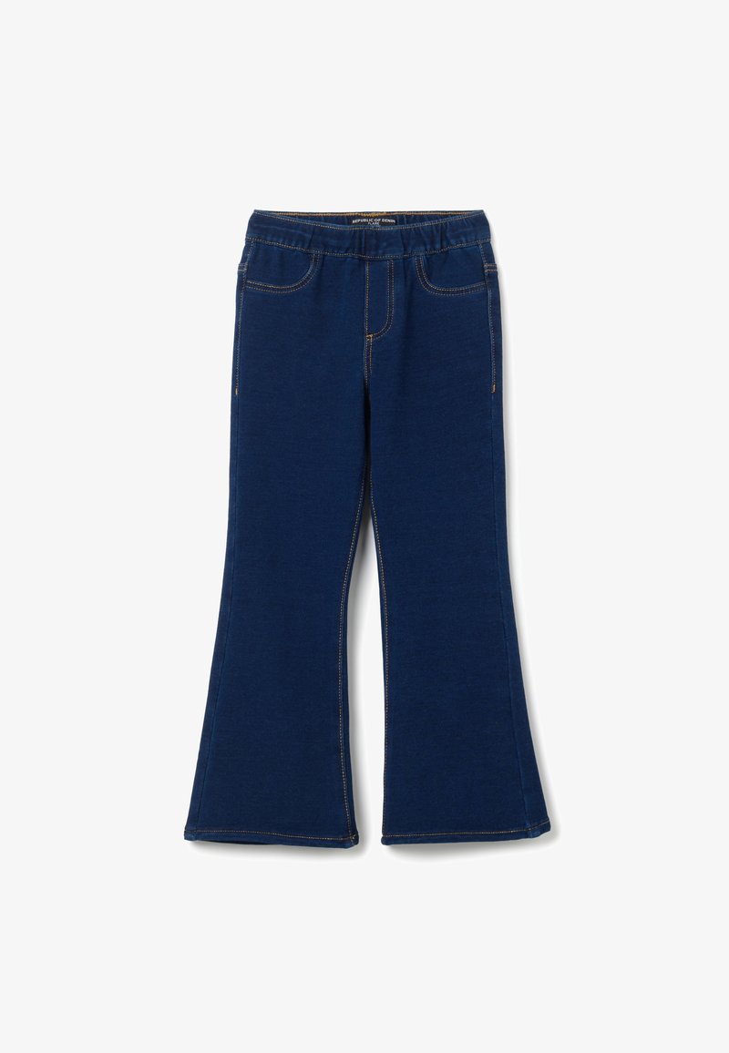 Pantalones acampanados de color azul marino, hechos de una tela suave, con costuras de contraste, cinturilla ancha y bolsillos laterales.