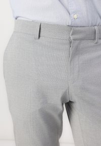 Isaac Dewhirst THE FASHION NOTCH SUIT SLIM - Κοστούμι - grey