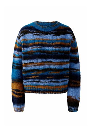 Gebreide trui met een multikleurig patroon in blauw, bruin en zwart, met een ronde hals en lange mouwen. Gelaagd, chunky brei ontwerp.