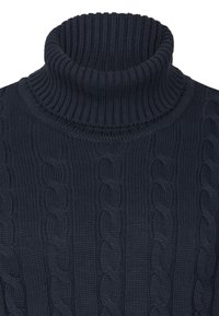Dunkelblauer Rollkragenpullover aus gestricktem Stoff, mit einem gerippten Kragen und einem strukturierten Zopfmuster über dem gesamten Körper.