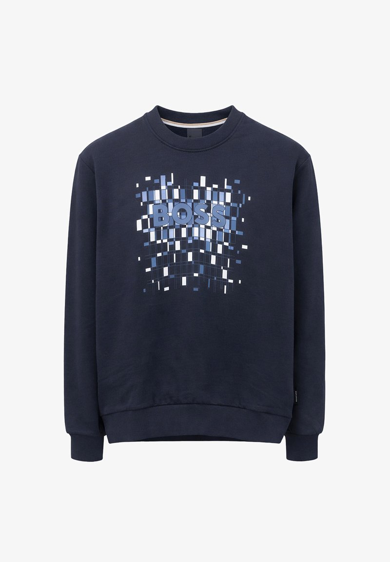 Sweat-shirt bleu marine à col rond avec manches longues présentant un motif damier pixellisé et le mot « BOSS » en bleu et blanc sur le devant.
