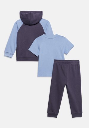 Puma, MINICATS TEE HOODED AND PANTS UNISEX SET - Tepláková súprava - inky depths